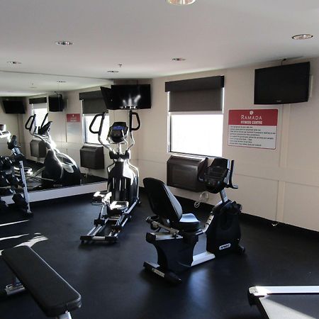 Hotel Ramada By Wyndham Saskatoon Esterno foto