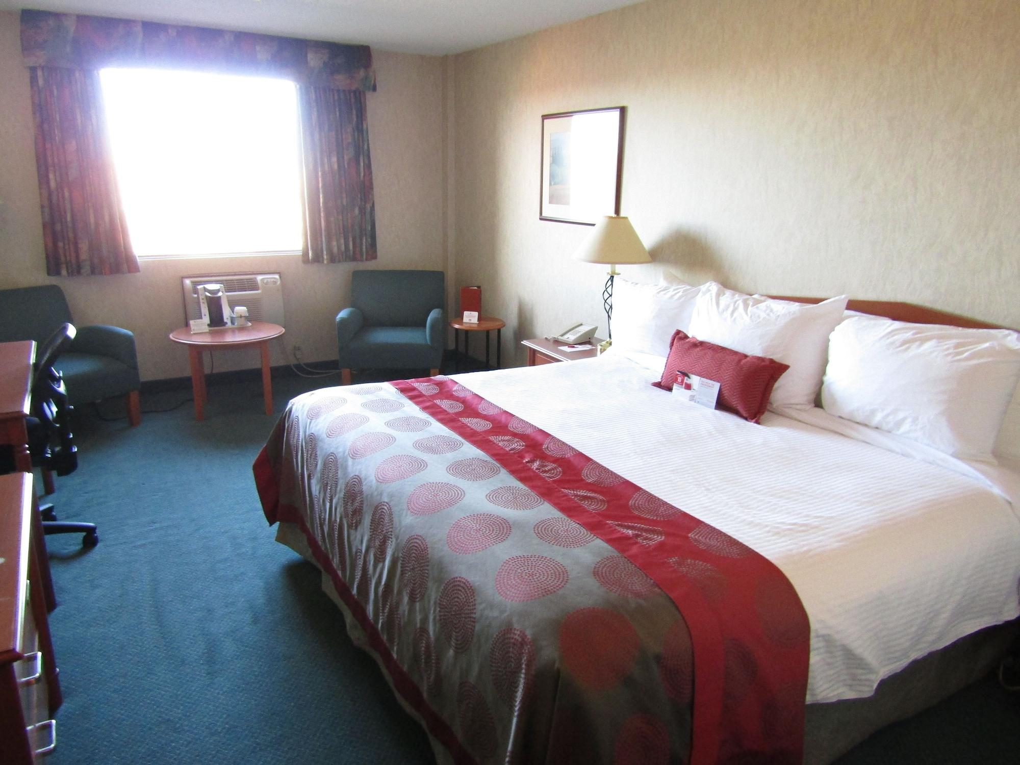 Hotel Ramada By Wyndham Saskatoon Esterno foto