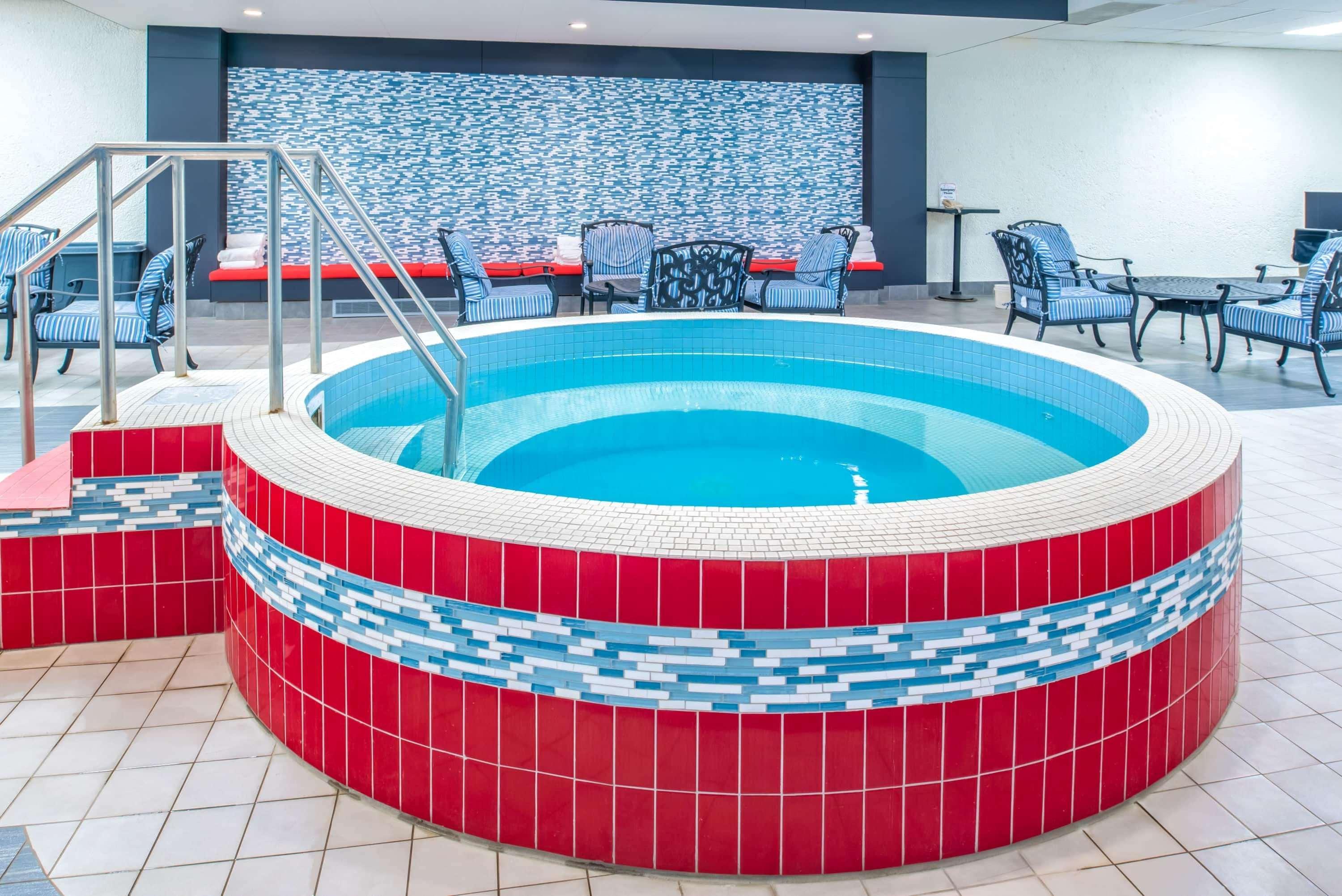 Hotel Ramada By Wyndham Saskatoon Esterno foto