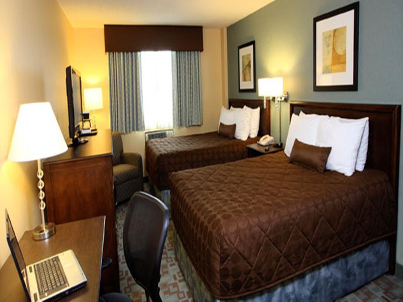 Hotel Ramada By Wyndham Saskatoon Esterno foto