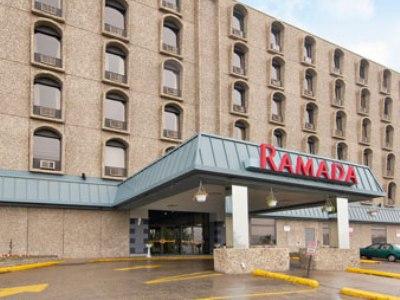 Hotel Ramada By Wyndham Saskatoon Esterno foto